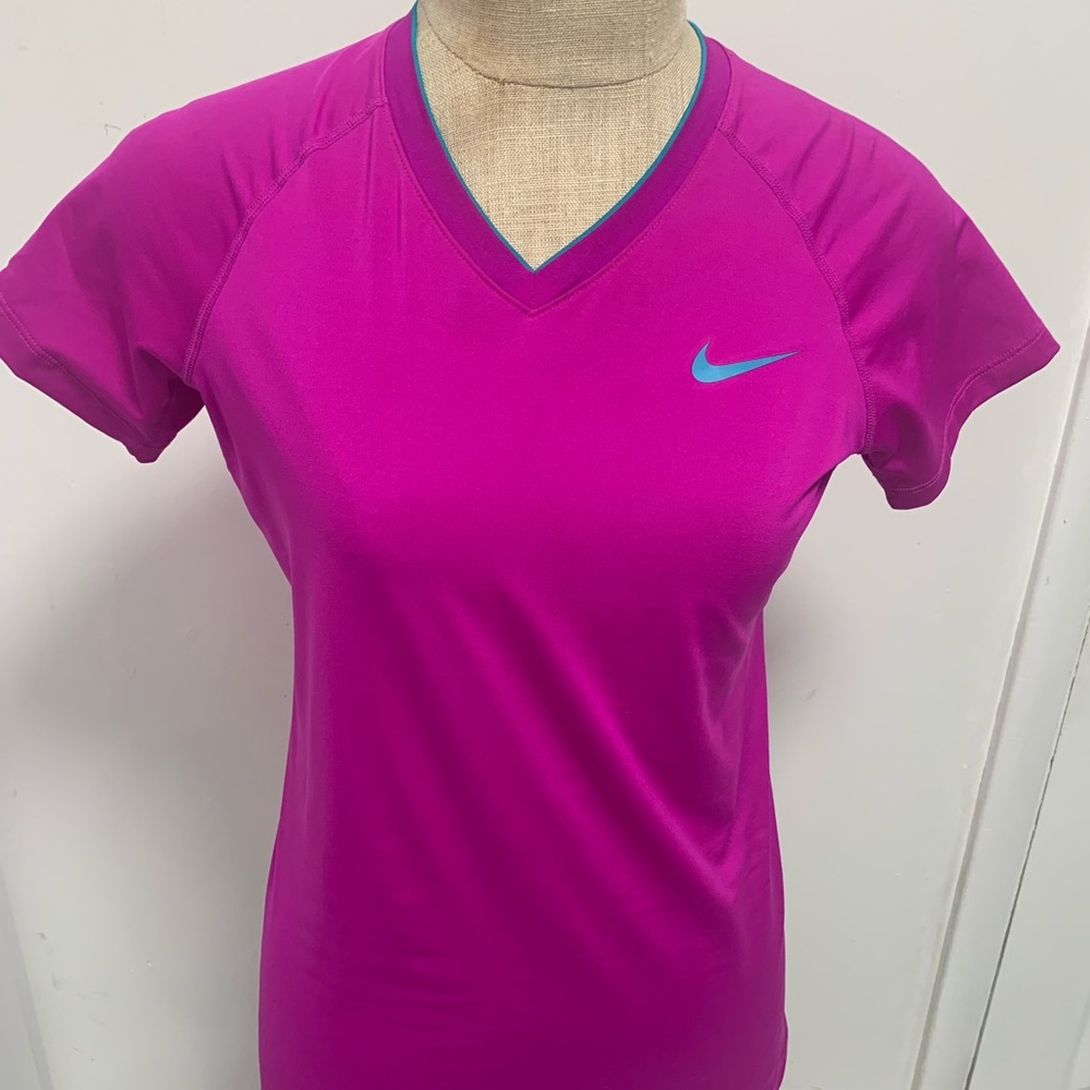 Nike women’s top